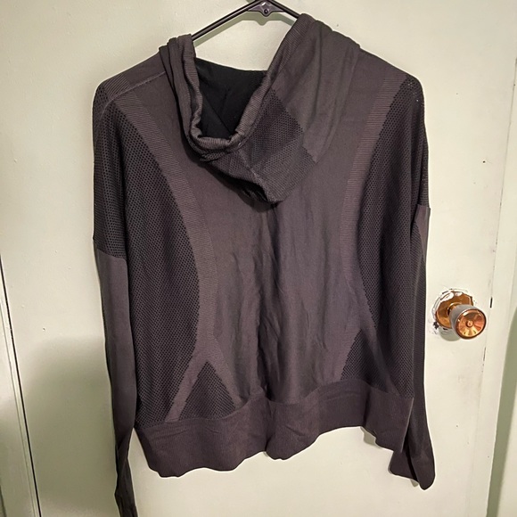 Small black under armour vented hoodie - Picture 3 of 3